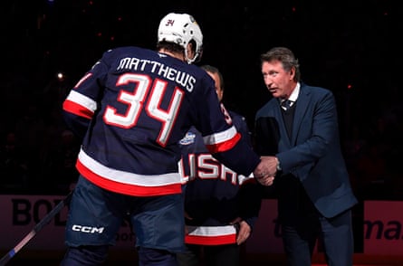 Wayne Gretzky, left, Team Canada’s honorary captain for the 4 Nations Face-Off, shakes hands with Auston Matthews of the United States during the pre-game ceremonies ahead of last Thursday’s final.