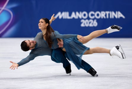 The gold medal winners Laurence Fournier Beaudry and Guillaume Cizeron of France