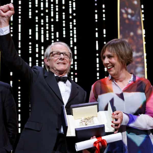 Rebecca O’Brien with Ken Loach, picking up his Palme d’Or at Cannes for I, Daniel Blake in 2016.