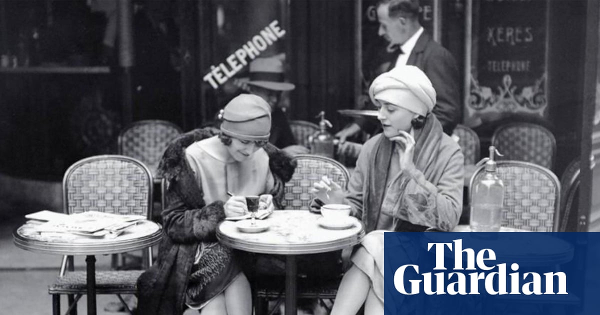 Tourists flock to Paris, cheapest capital in Europe – archive, 1926