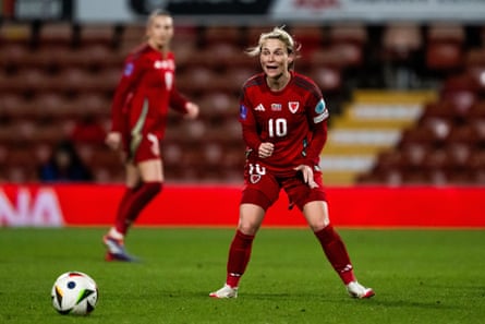Jess Fishlock waits for the ball