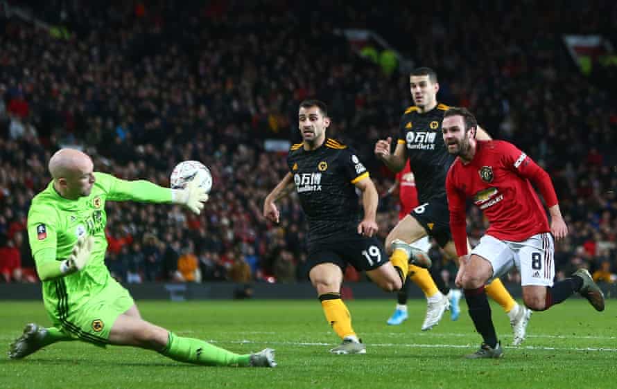 Mata scores the opener fro Manchester United.