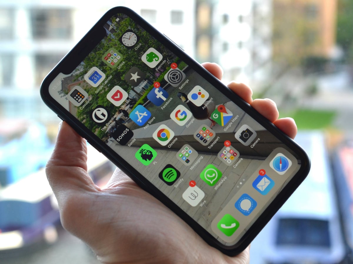 Iphone Xr Review Apple S Cheaper Battery King Iphone The Guardian