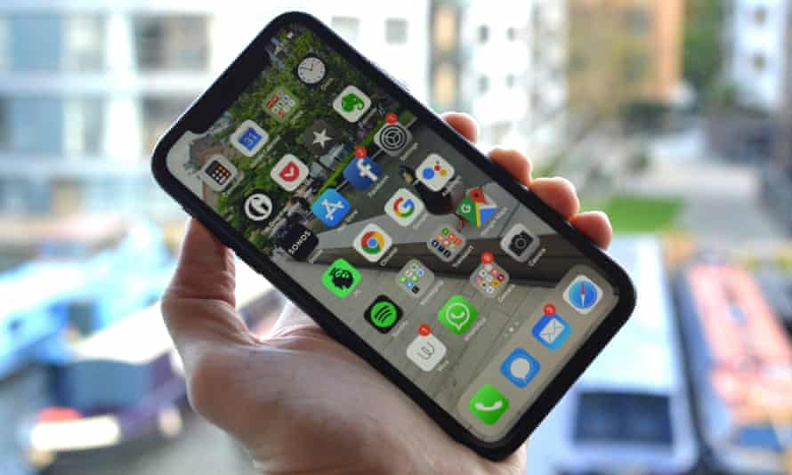 Iphone Xr Review Apple S Cheaper Battery King Iphone The Guardian