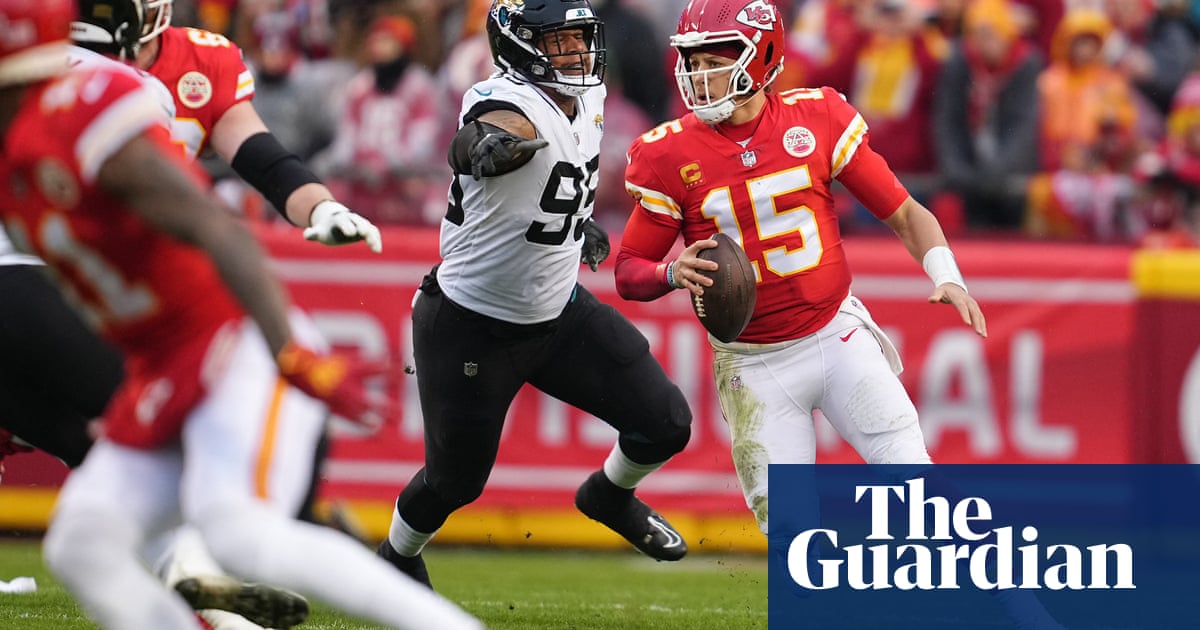 Patrick Mahomes beats injury to lead Chiefs past Jaguars and into AFC title game - The Guardian