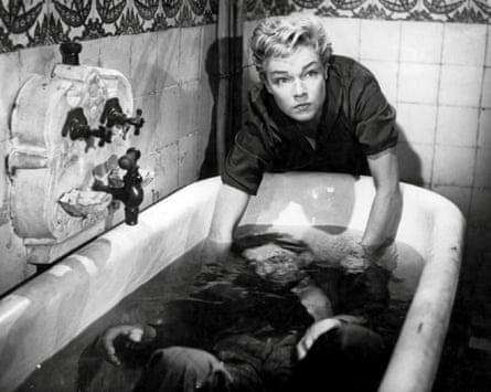 سيمون سينوريت في فيلم Les Diaboliques.