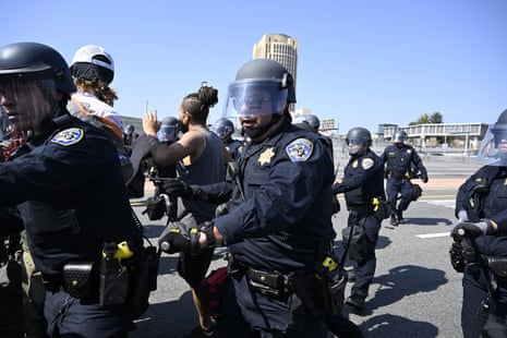 Protesters blocked the Highway 101 as California Highway Patrol (CHP) officers disperse them near the Metropolitan Detention Center and federal building in Los Angeles, California, on Tuesday.