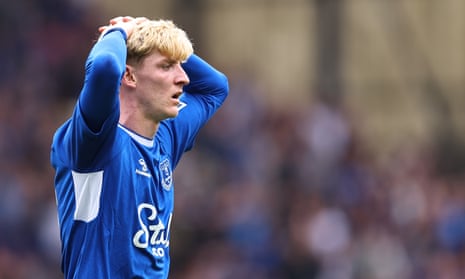 Anthony Gordon of Everton.