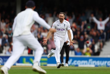 Woakes wheels away deliriously after dismissing Steve Smith