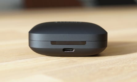 A porta USB-C da caixa OnePlus Buds Pro 2.