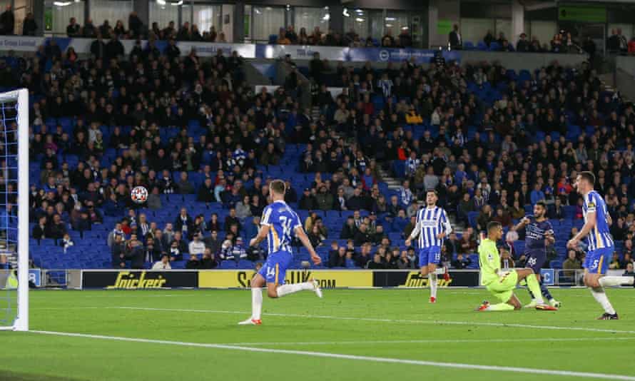 Riyad Mahrez completes the scoring.