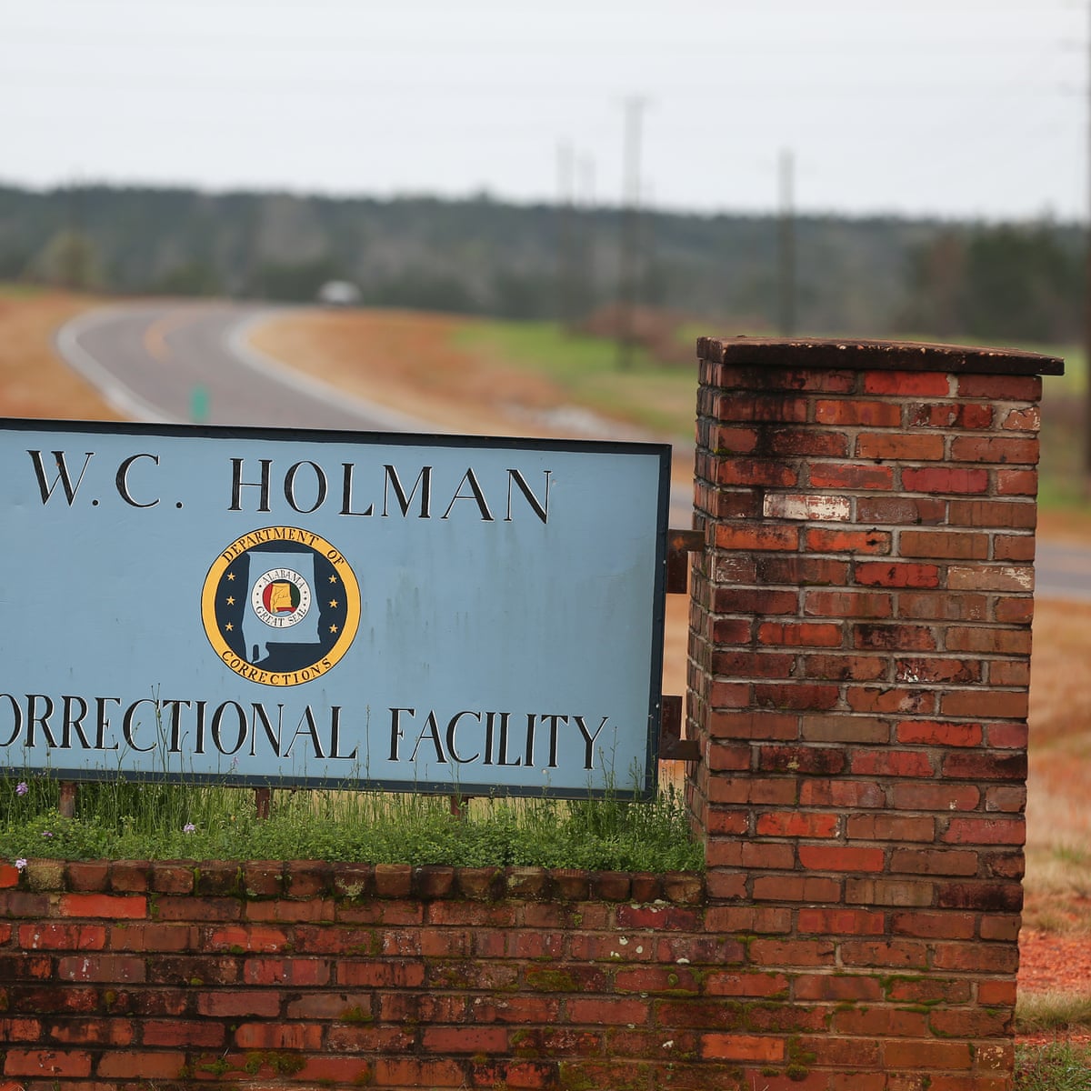 It S A Bloodbath Staff Describe Life Inside America S Most Violent Prison Alabama The Guardian