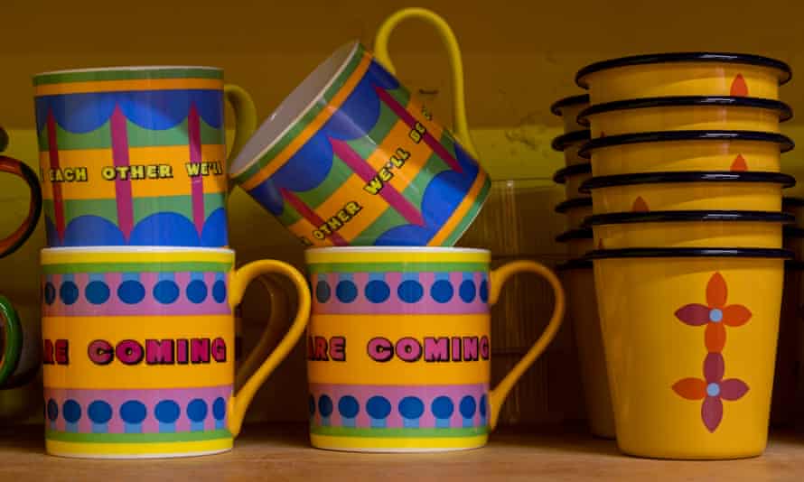 Mugs and tumblers