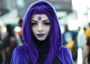 A fan dressed as Raven from DC Comics