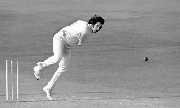 Cricketer Max Walker bowling in 1975
