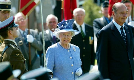 Queen Elizabeth II and President Jacques Chirac of France, on arrival at the Commonwealth War Graves Cemetery in Bayeux ( AP Photo/Dave Caulkin, WPA Pool)