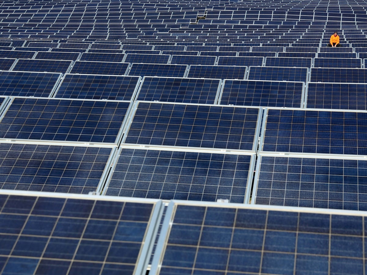 How many solar panels do we need to save the climate? - Business- Economy and finance news from a German perspective - DW - 06.01.2021