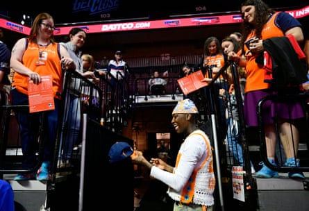 Saniya Rivers signs autographs prior to the SunâÂÂs final game in Uncasville.