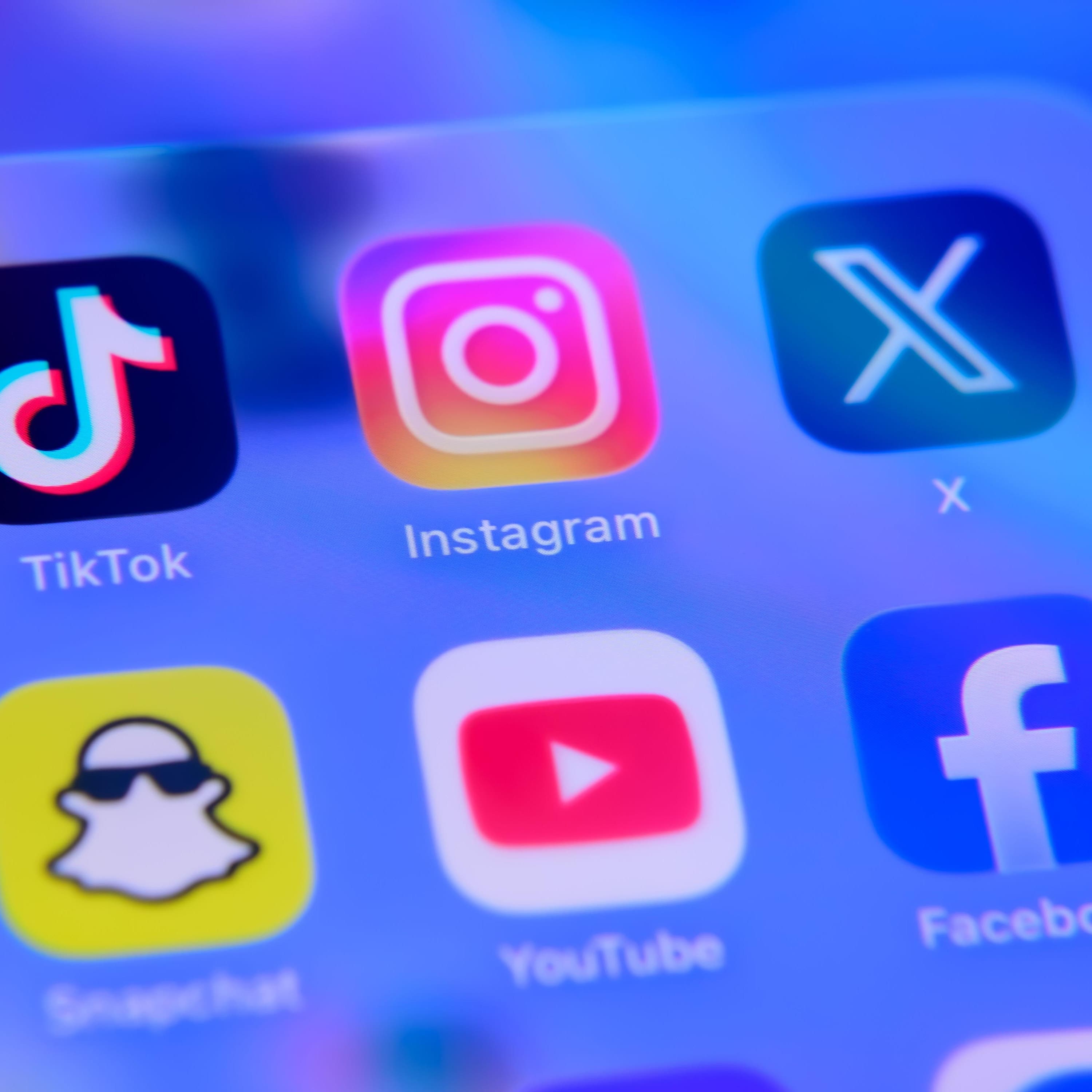 UK plans social media curfew for teenagers – The Latest