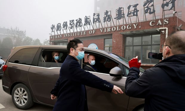 The WHO team arrive by car at the Wuhan Institute of Virology.