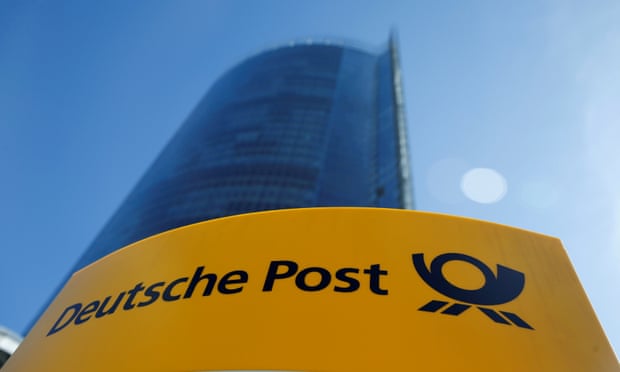 Deutche Post workers will be able to choose either an accumulative 5.1% rise in wages or an additional 102 hours holiday over the next two years.