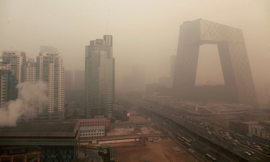 Trụ sở Truyền hình Trung ương Trung Quốc (bên phải) tại Bắc Kinh. Photograph: Ed Jones/AFP/Getty Images