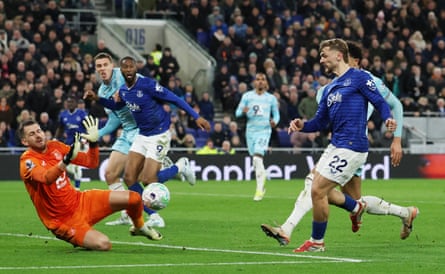 Kiernan Dewsbury-Hall diinks the ball over Martin Dubravka for Everton’s second goal.
