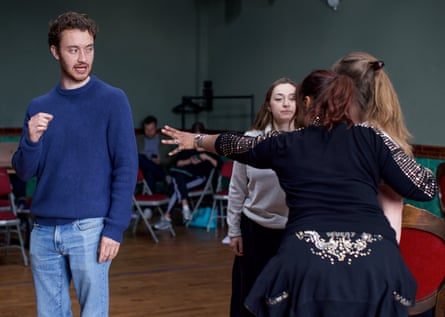 De Niese (back view) directing Marriage of Figaro.