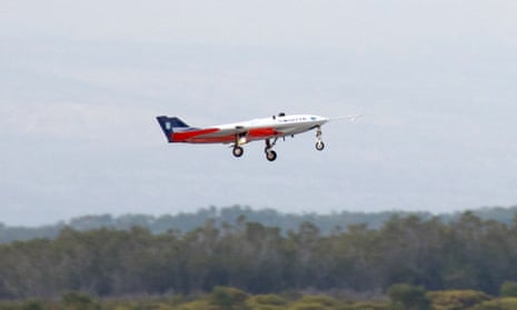A quarter-scale demonstrator of Airbus’s Sagitta flying wing makes its maiden flight in South Africa.