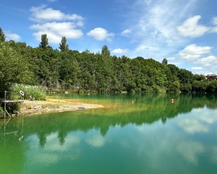 Divers Cove Godstone, Surrey
