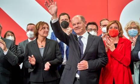 Olaf Scholz stands and waves at crowd