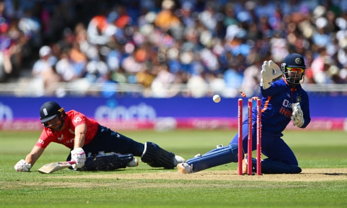 Malan dives to make his ground as Pant takes the bails off.