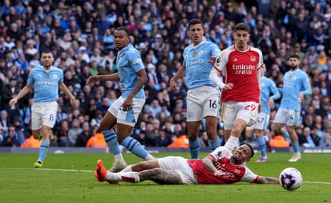 Arsenal's Gabriel Jesus can’t reach the ball.