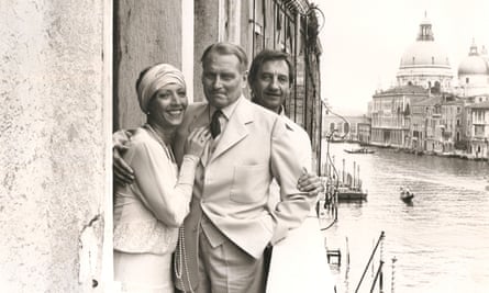 Derek Granger, right, shooting scenes from Brideshead Revisited in Venice, with Laurence Olivier, who played Lord Marchmain, and Stéphane Audran, who took the role of Cara.