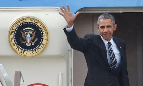 Barack Obama waves