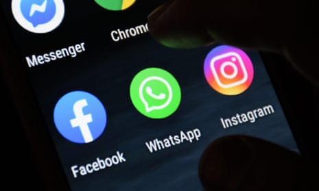 Facebook, Instagram and Whatsapp icons on phone screen. 