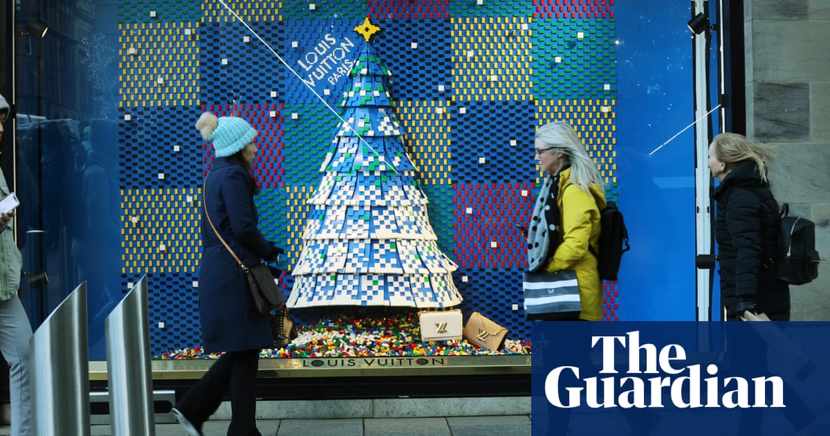 Footfall slumped 27% on British high streets after Christmas, data shows