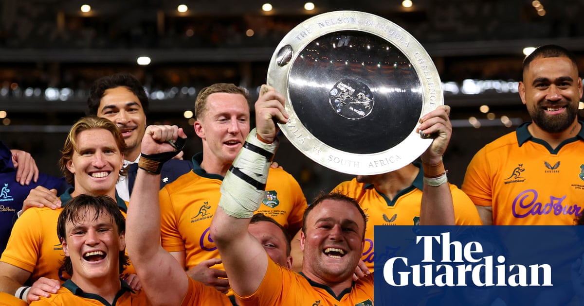 Photo: The Guardian Wallabies hold off Springboks with 11 players