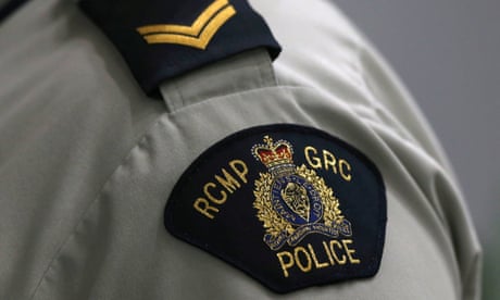 FILE PHOTO: Royal Canadian Mounted Police uniform crest.<br>FILE PHOTO: A Royal Canadian Mounted Police (RCMP) crest is seen on a member’s uniform, at the RCMP “D” Division Headquarters in Winnipeg, Manitoba Canada, July 24, 2019. REUTERS/Shannon VanRaes/File Photo