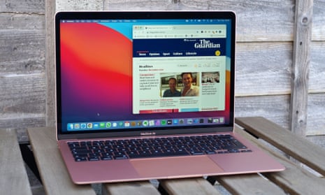 Apple MacBook Air 13 (M1, 2020) Review 
