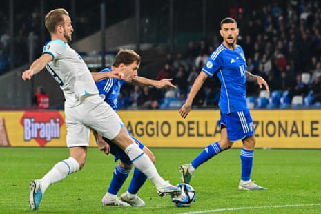 Harry Kane tackles Italy’s midfielder Nicolo Barella.