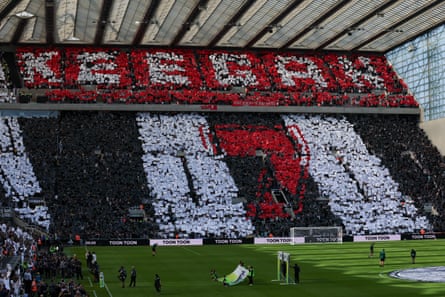 Newcastle and Liverpool fans pay tribute to Kevin Keegan