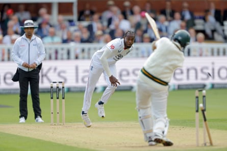 Jofra Archer bowls Pakistan’s Mohammad Abbas
