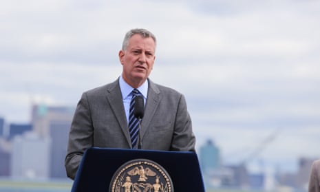 Mayor Bill de Blasio is calling on city pensions to divest from coal companies.