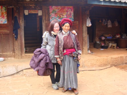 Choo Waihong with a Mosuo matriarch.