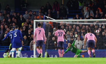 Ellis Simms scores late leveller to rescue vital point for Everton at Chelsea | Premier League 5 Kai Havertz scores a penalty for Chelsea against Everton.