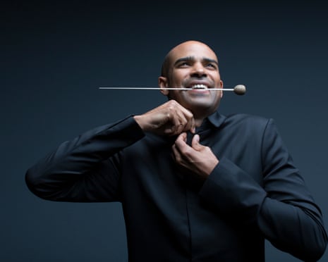 Kevin John Edusei dirigent Photo: Marco Borggreve