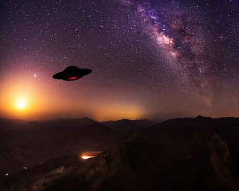 Başkan Trump'ın podyumda konuşmasının görüntüsü