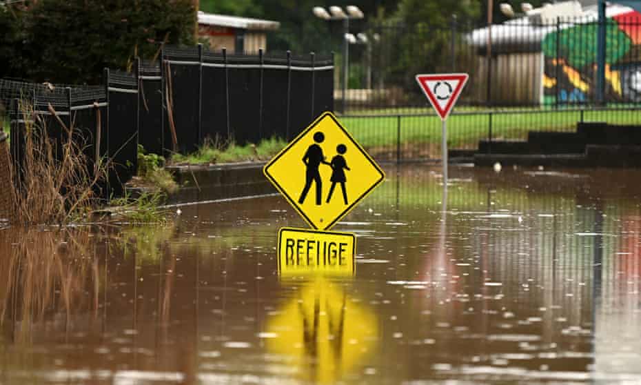 Submerged refuge sign