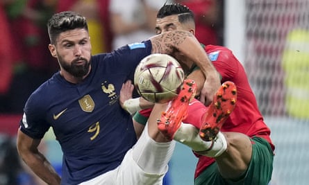 Olivier Giroud goes toe to toe with Noussair Mazraoui.